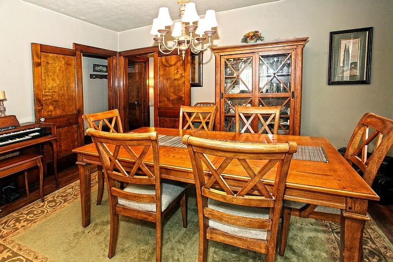 233 Friday Road Pittsburgh, PA 15209 - Photo 7 of 21 dining room