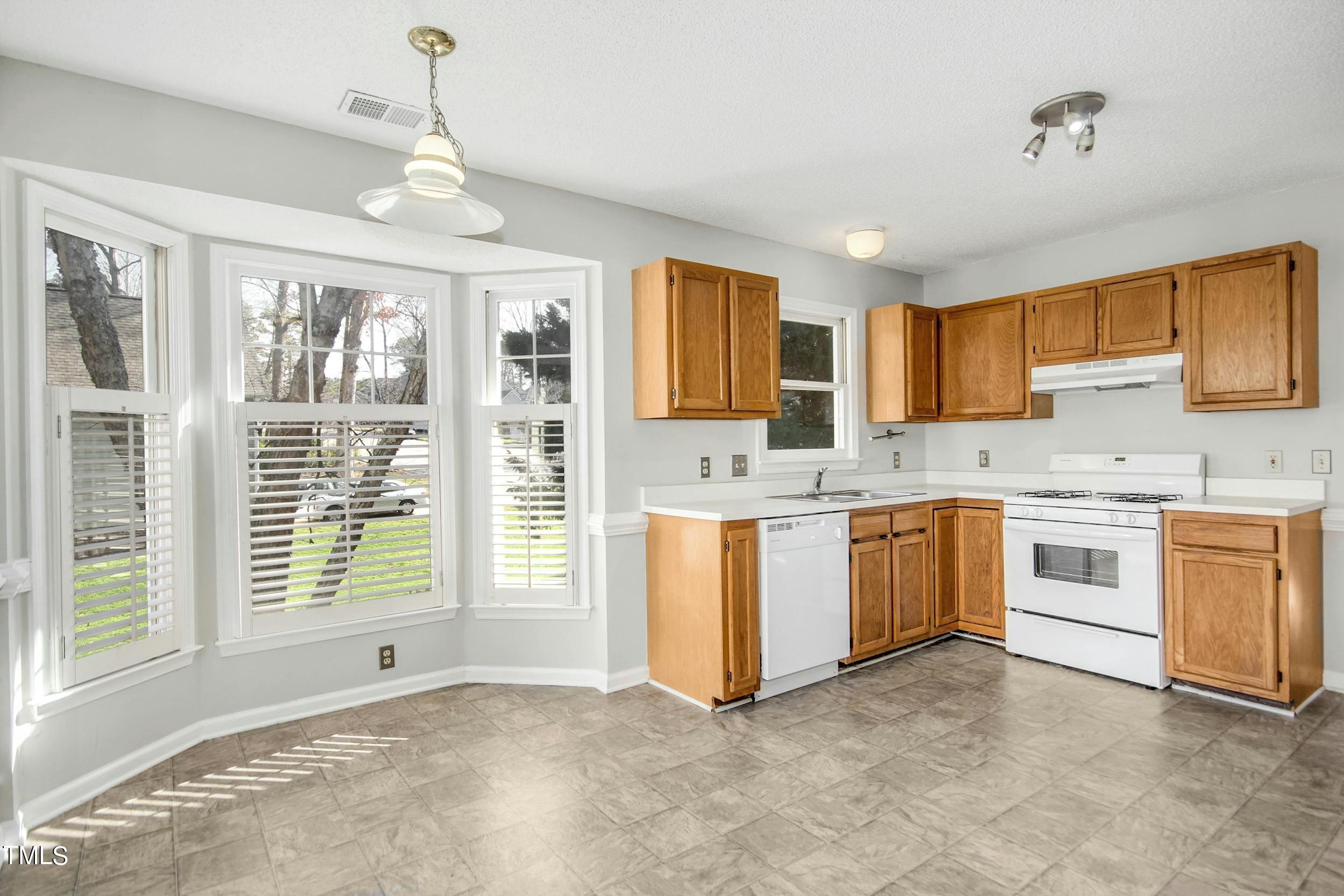 9700 Talman Court Raleigh, NC 27615 - Photo 14 of 32 013-458334-IMG_8277_HDR