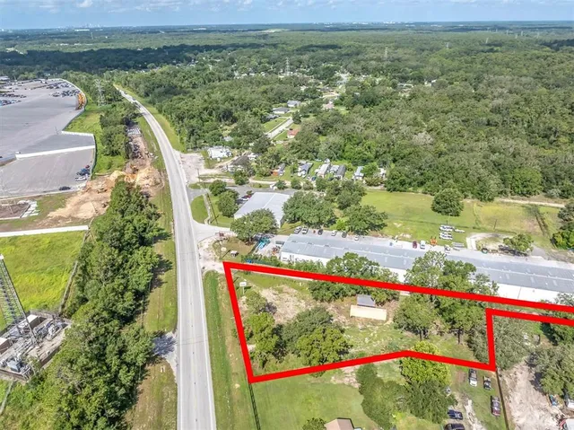 a view of an outdoor space with a park