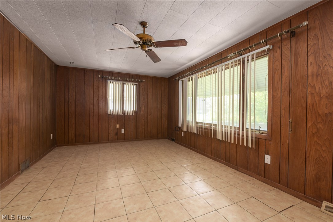 3921 Delmore Road Cleveland Heights, OH 44121 - Photo 20 of 35