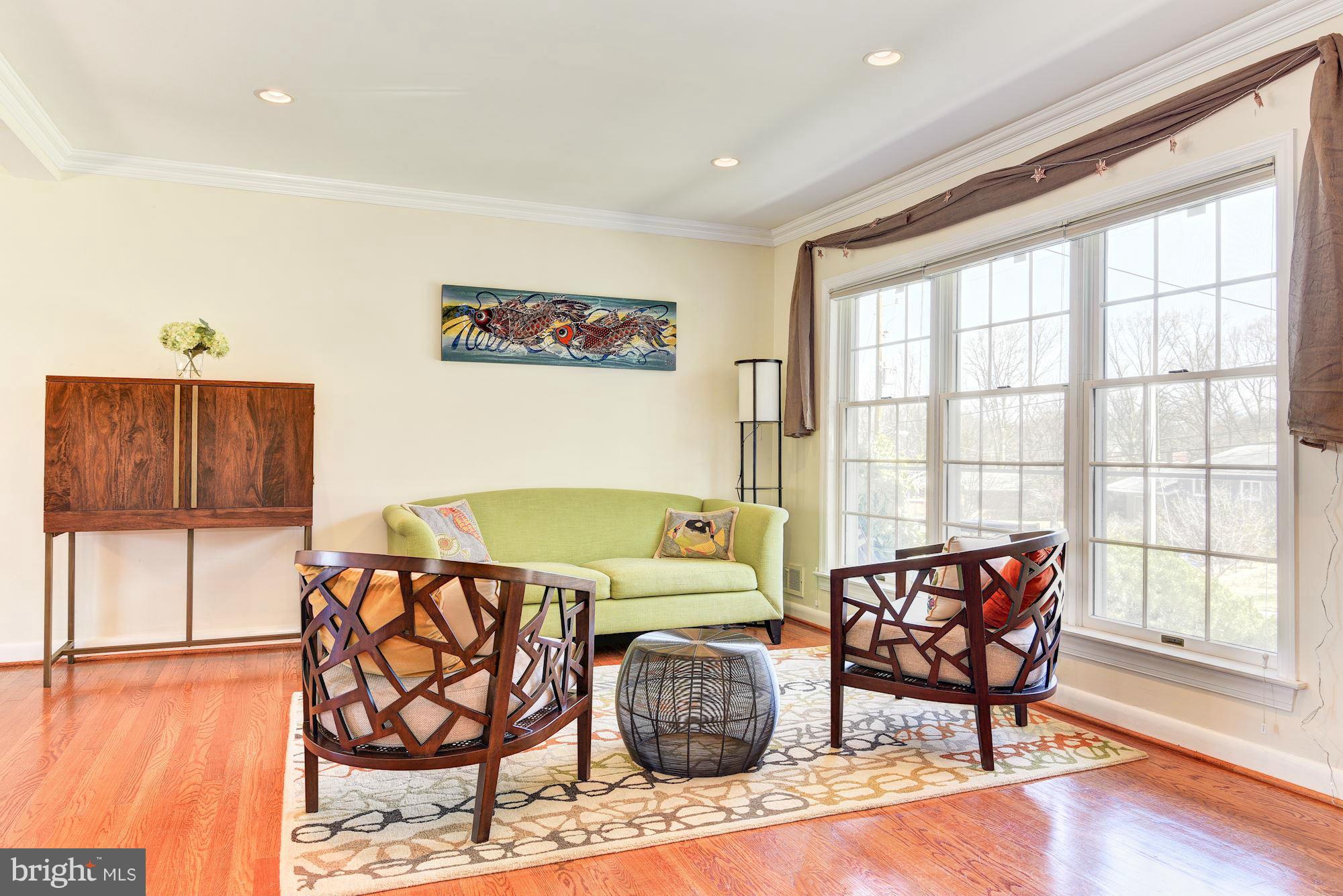 7704 Massena Road Bethesda, MD 20817 - Photo 5 of 30 Living Room