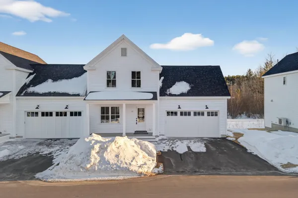 $775,000 | 12 Holbrook Farms Way, Unit 2, Scarborough, ME 04074