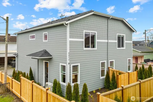 $524,950 | 2217 Hoyt Avenue, Unit B, Everett, WA 98201