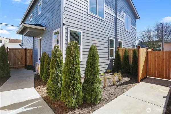 $524,950 | 2217 Hoyt Avenue, Unit B, Everett, WA 98201