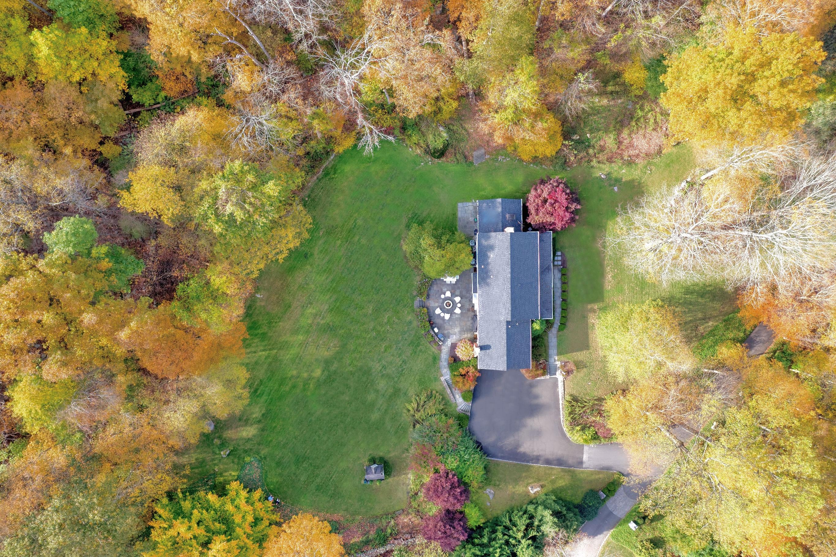 182 Deep Valley Road New Canaan, CT 06840 - Photo 30 of 34 a picture of street view