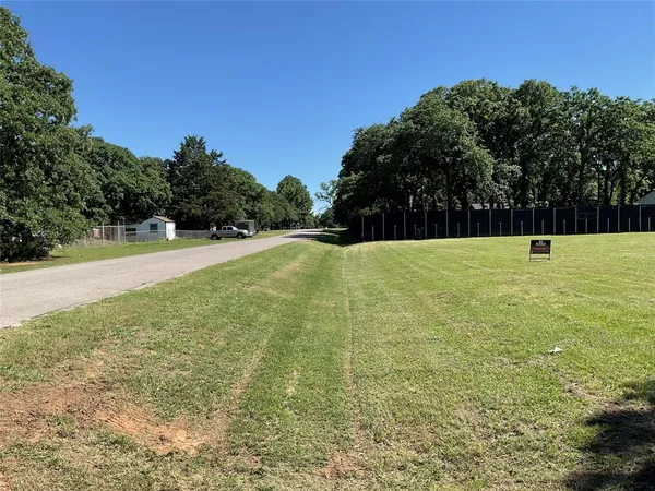 a view of an outdoor space and a yard