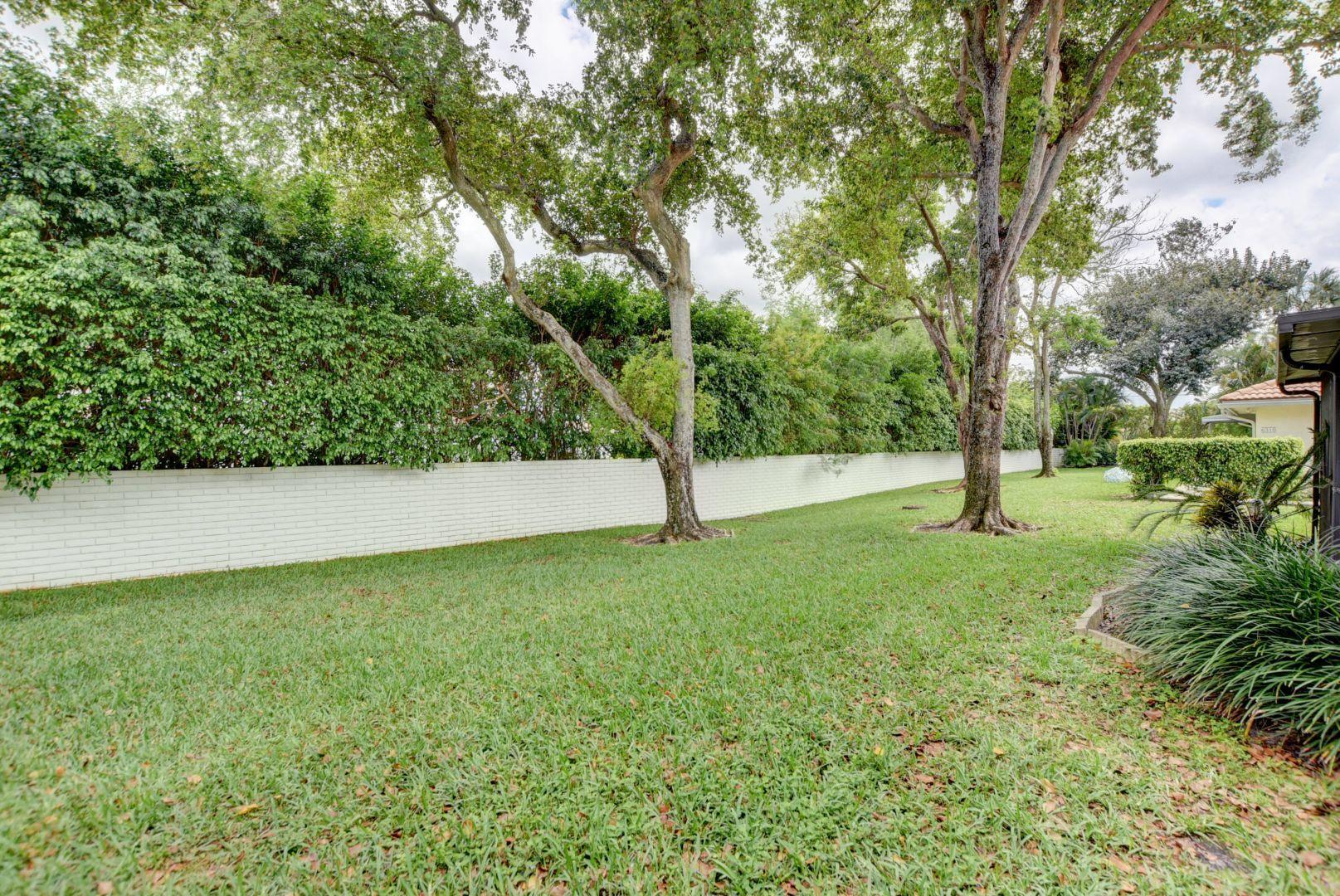 6304 Walk Circle, Unit 10 Boca Raton, FL 33433 - Photo 23 of 26 Back of Property