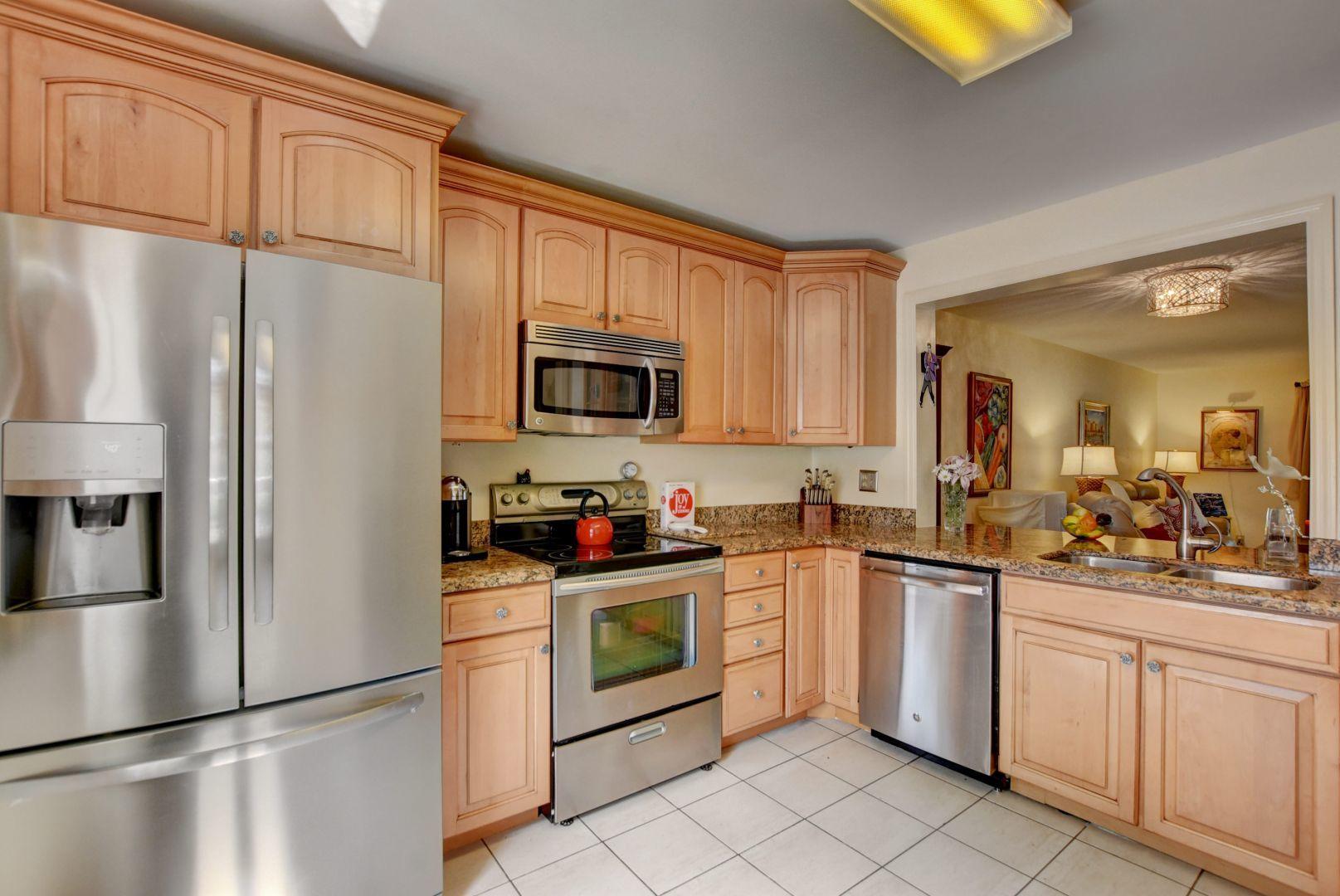 6304 Walk Circle, Unit 10 Boca Raton, FL 33433 - Photo 5 of 26 Updated Kitchen