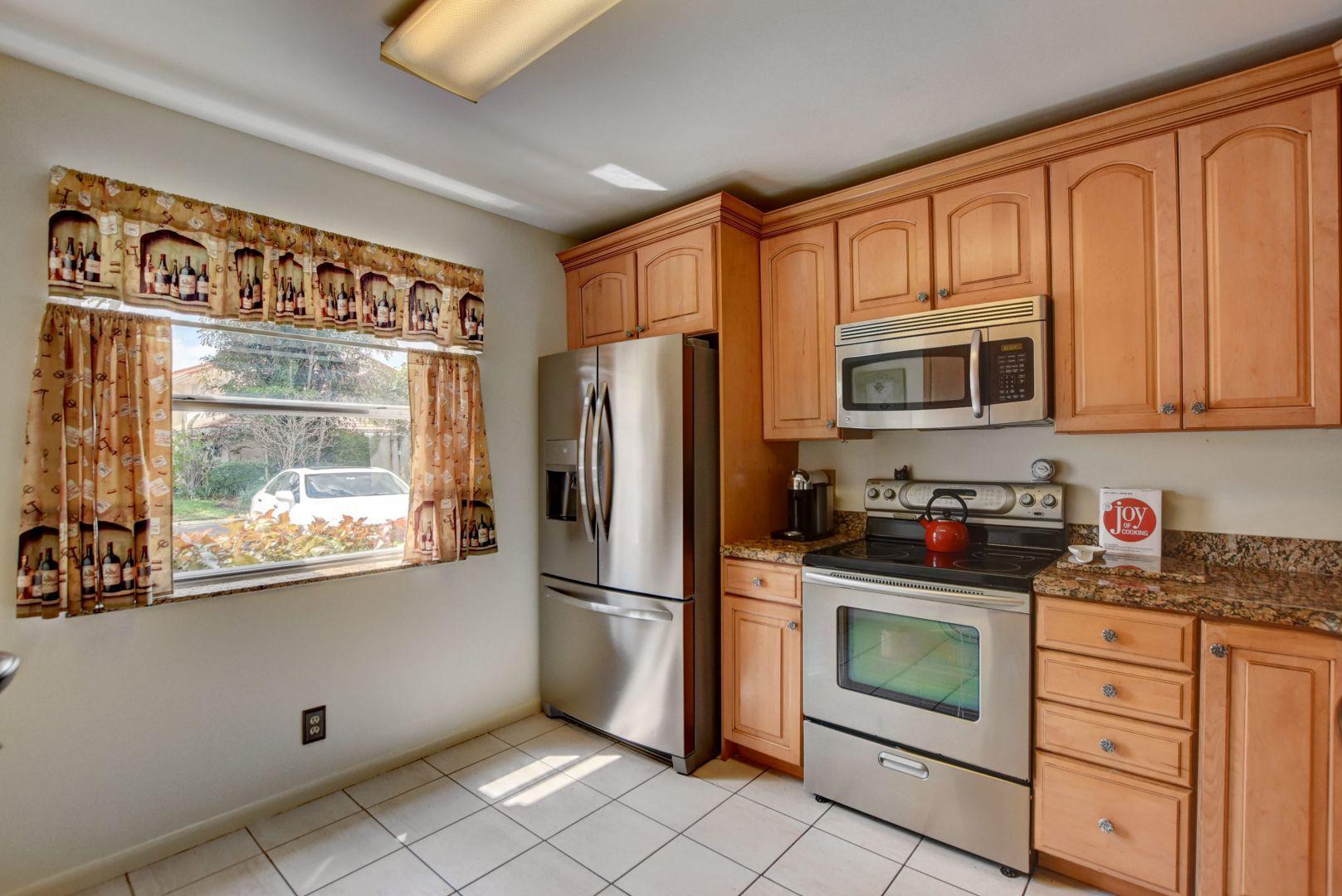 6304 Walk Circle, Unit 10 Boca Raton, FL 33433 - Photo 6 of 26 Breakfast Area