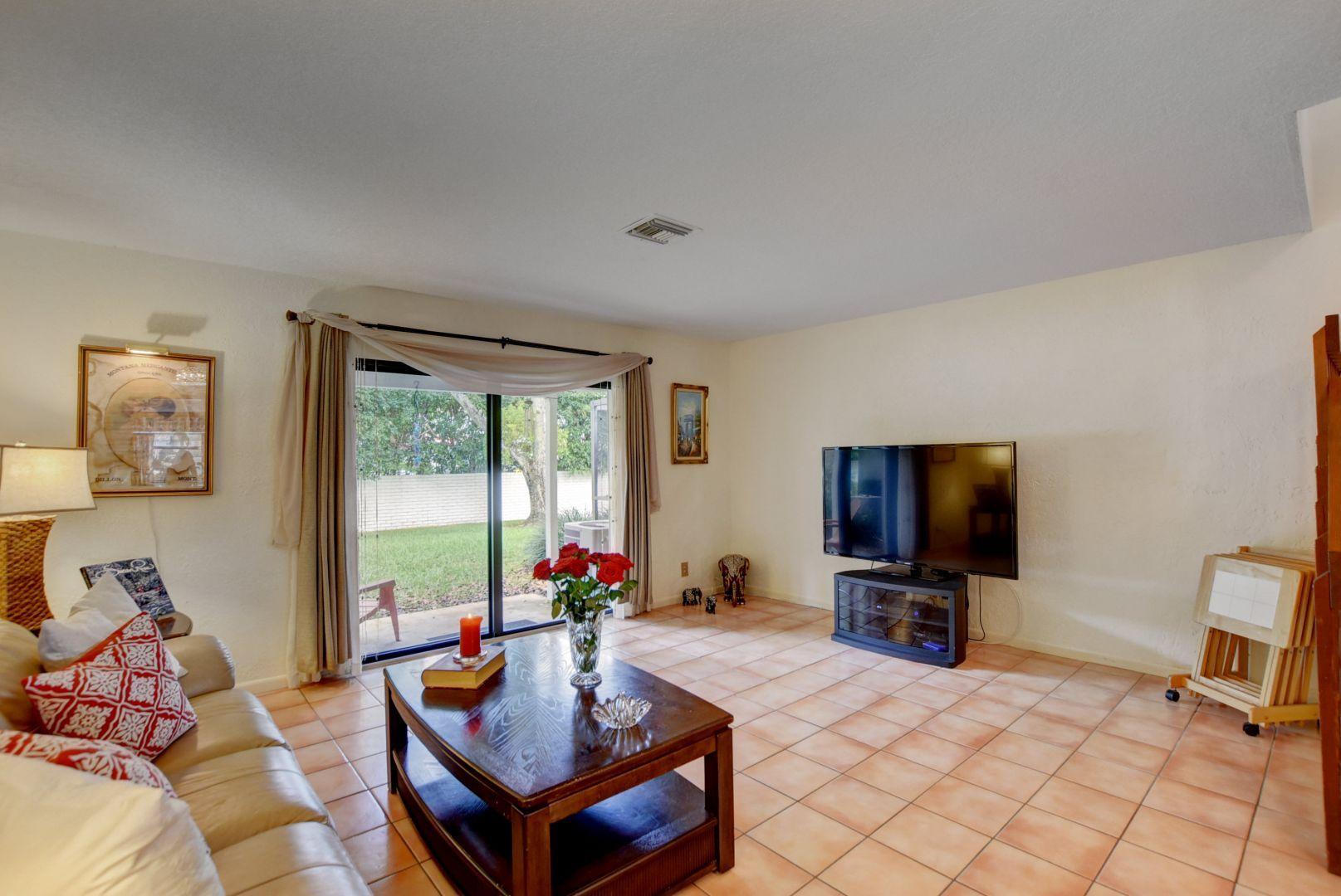6304 Walk Circle, Unit 10 Boca Raton, FL 33433 - Photo 9 of 26 Living Room