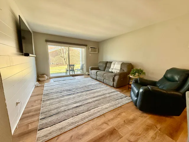 $265,000 | 108 Evelyn Lane, Unit B, Lake Geneva, WI 53147