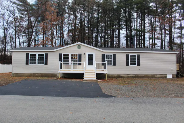 $2,850 | 6 Laura Lane, Seabrook, NH 03874