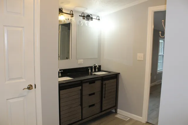 $2,850 | 6 Laura Lane, Seabrook, NH 03874