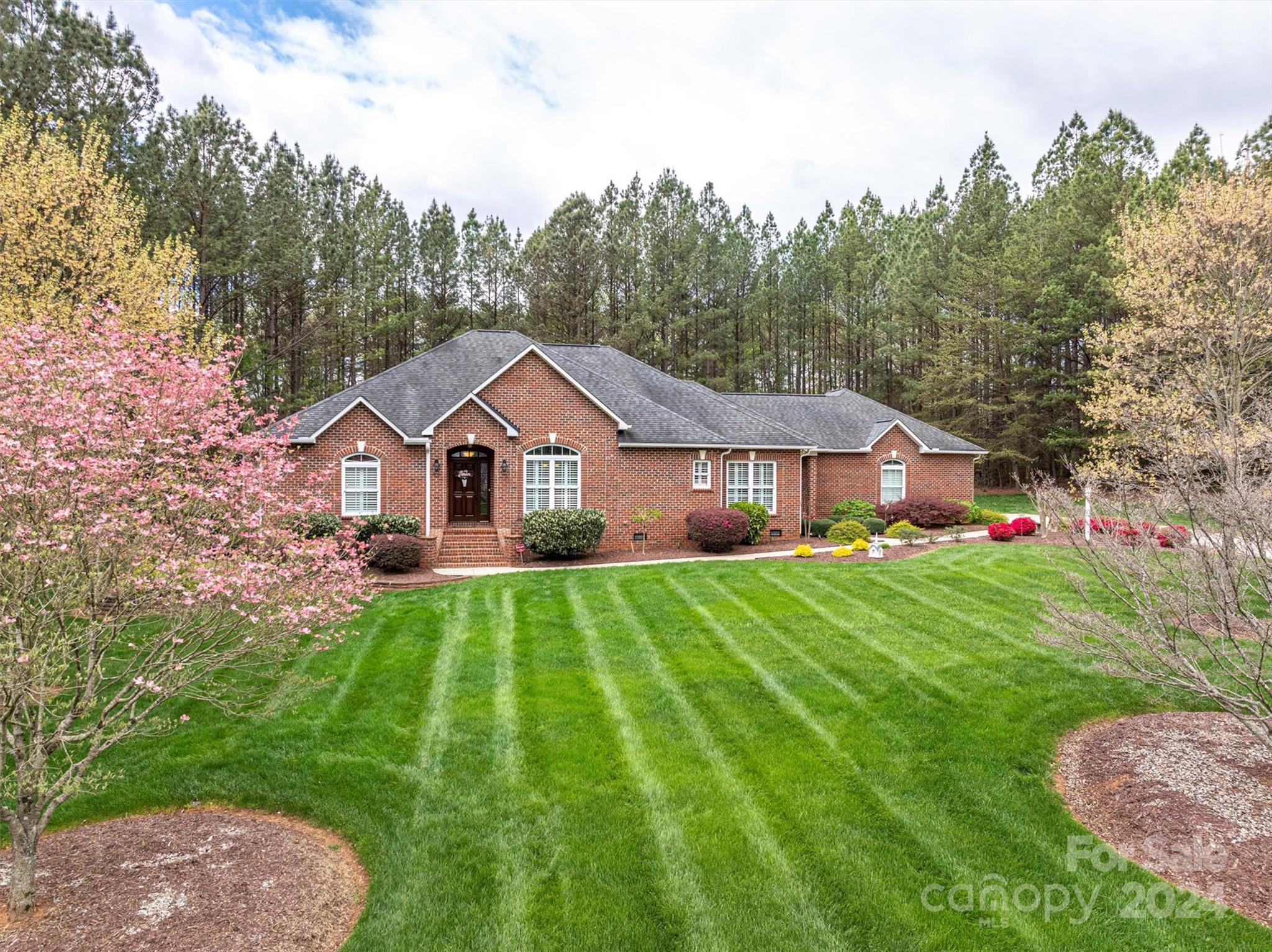 2923 North Ridge Court Lincolnton, NC 28092 - Photo 1 of 47 Gallery Image 1