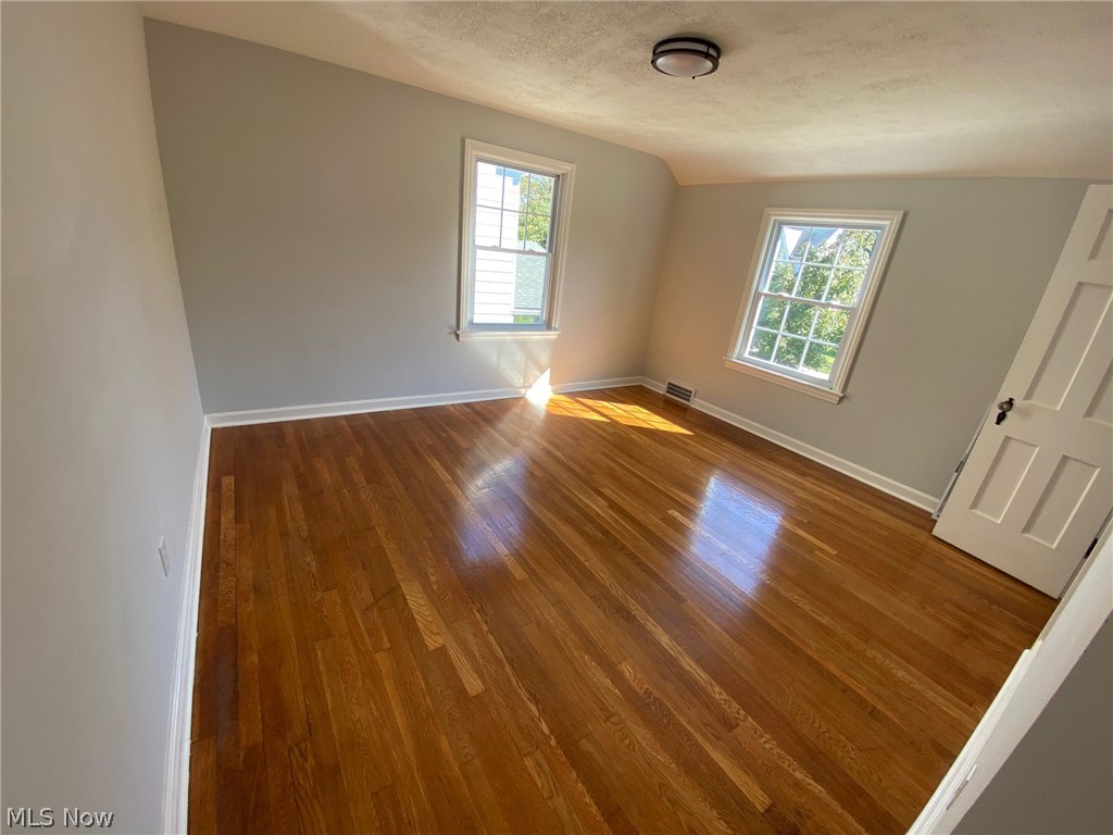 3605 Tullamore Road Cleveland, OH 44118 - Photo 16 of 19
