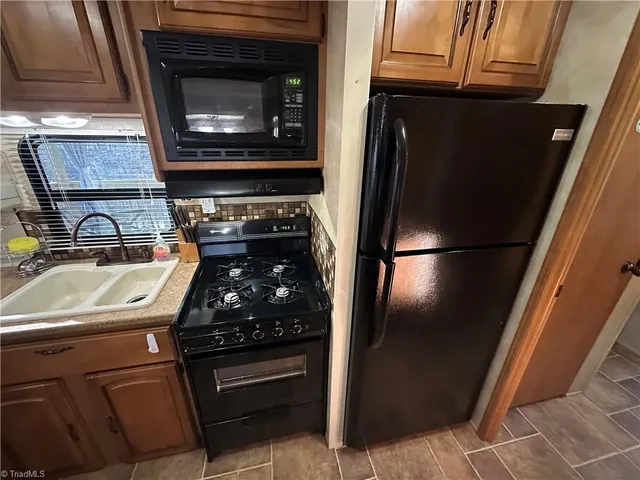 $119,900 | 121 Sparrow Lane, New London, NC 28127