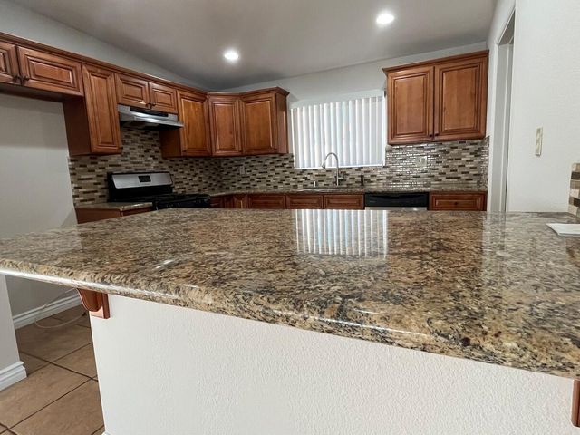 $2,075 | 73333 Santa Rosa Way, Unit B, Palm Desert, CA 92260