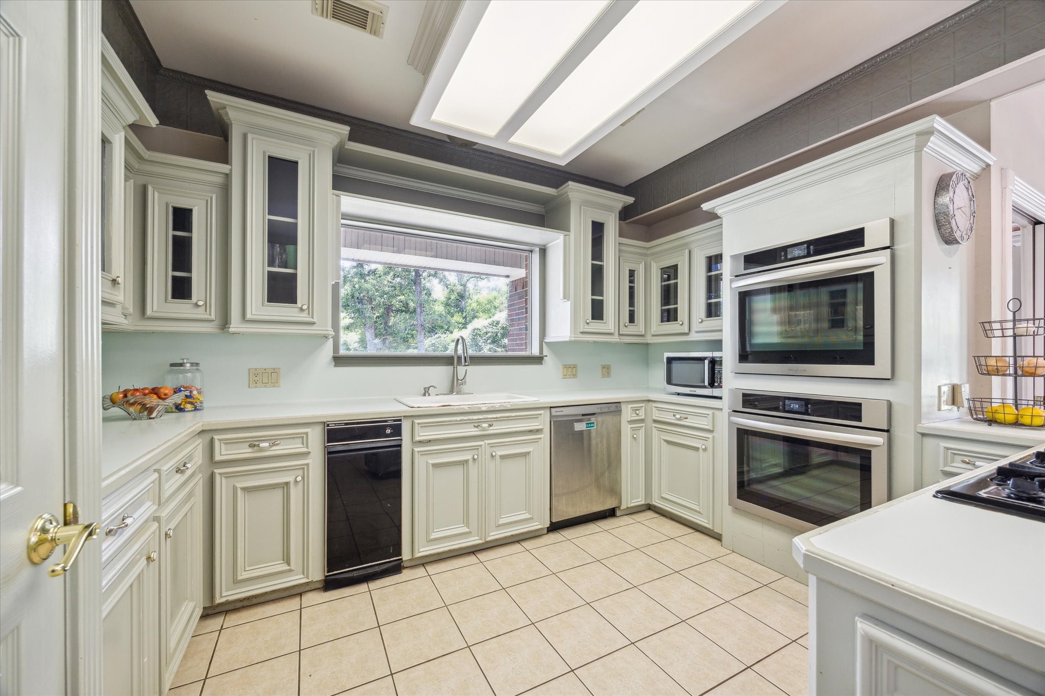 491 Oak Forest Road Bellville, TX 77418 - Photo 9 of 33 Kitchen