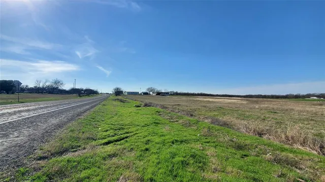$245,000 | 400 Highway 22, Frost, TX 76641