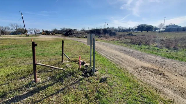 $245,000 | 400 Highway 22, Frost, TX 76641