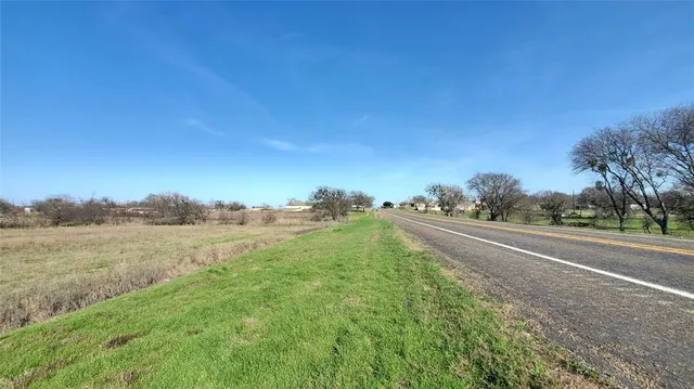 $245,000 | 400 Highway 22, Frost, TX 76641