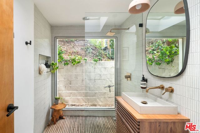 a view of a entryway door of the house