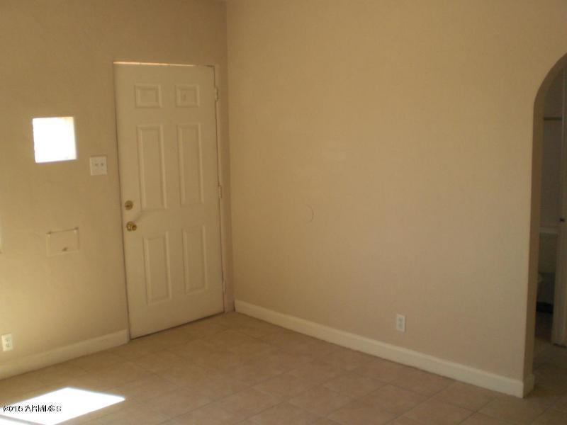 1626 West McDowell Road Phoenix, AZ 85007 - Photo 2 of 12 1626 W McDowell - a livingroom view x1