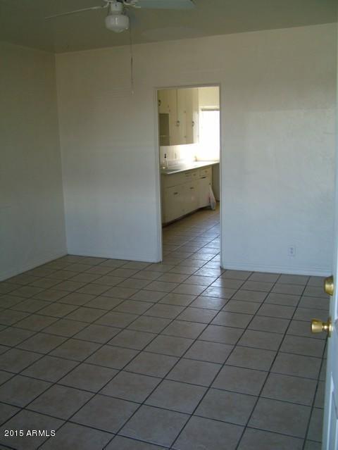 1626 West McDowell Road Phoenix, AZ 85007 - Photo 3 of 12 1626 W McDowell - a livingroom view 2 x1