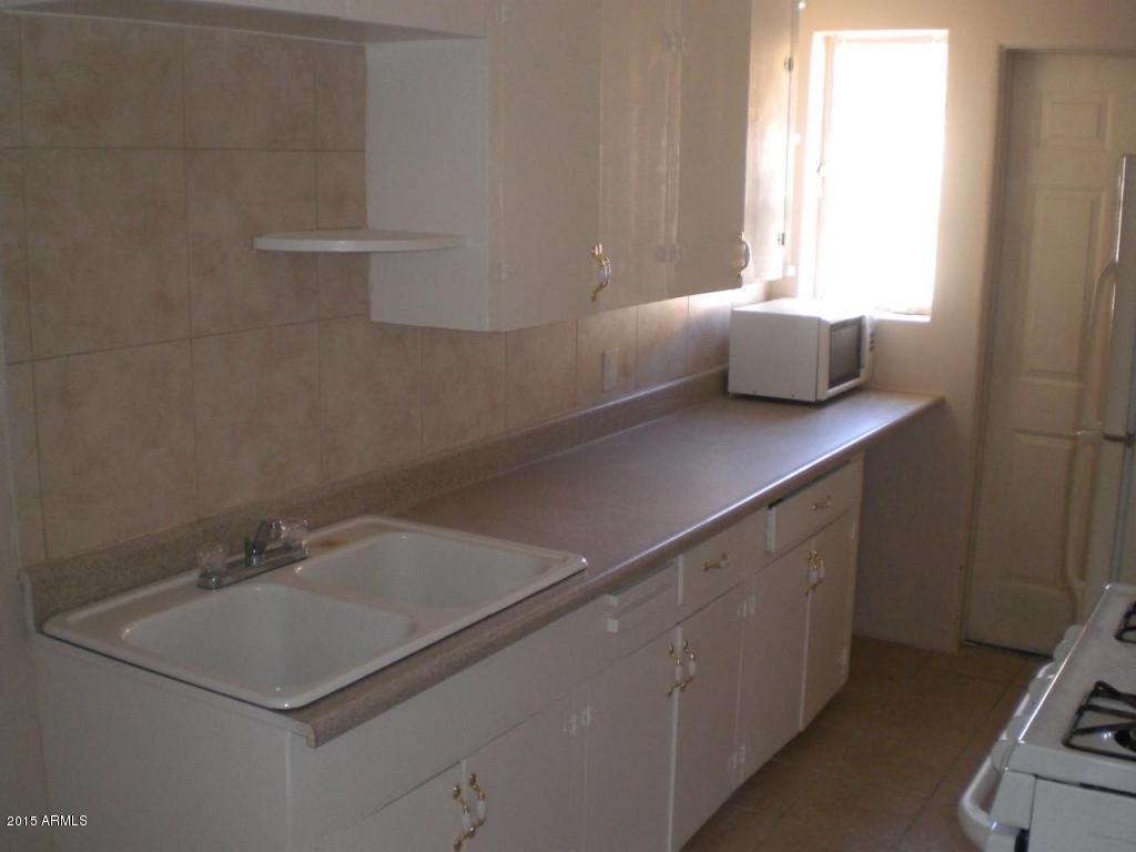 1626 West McDowell Road Phoenix, AZ 85007 - Photo 4 of 12 1626 W McDowell - a kitchen view 2 x1