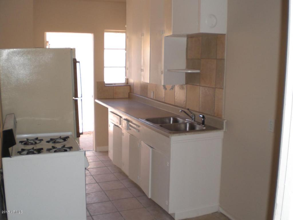 1626 West McDowell Road Phoenix, AZ 85007 - Photo 5 of 12 1626 W McDowell - a kitchen view 3 x1