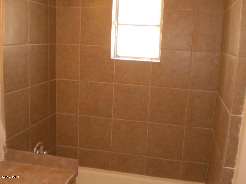 1626 West McDowell Road Phoenix, AZ 85007 - Photo 8 of 12 1626 W McDowell - a bathroom view 3 x1