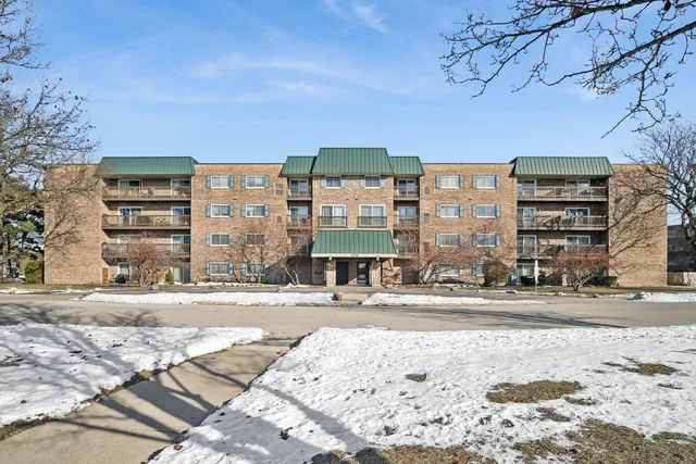 $205,000 | 675 Grove Terrace, Unit 208, Elk Grove Village, IL 60007