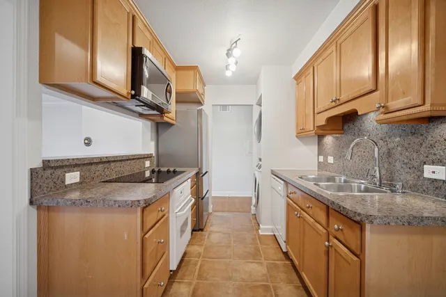 $205,000 | 675 Grove Terrace, Unit 208, Elk Grove Village, IL 60007