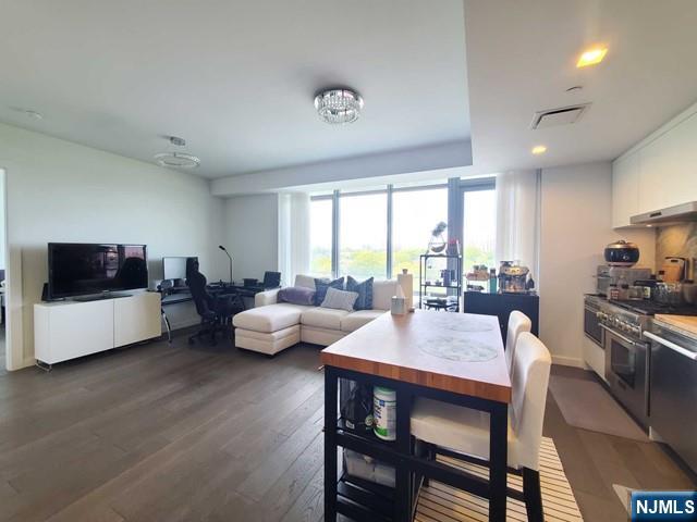 320 Adolphus Avenue, Unit 914 Cliffside Park, NJ 07010 - Photo 18 of 19