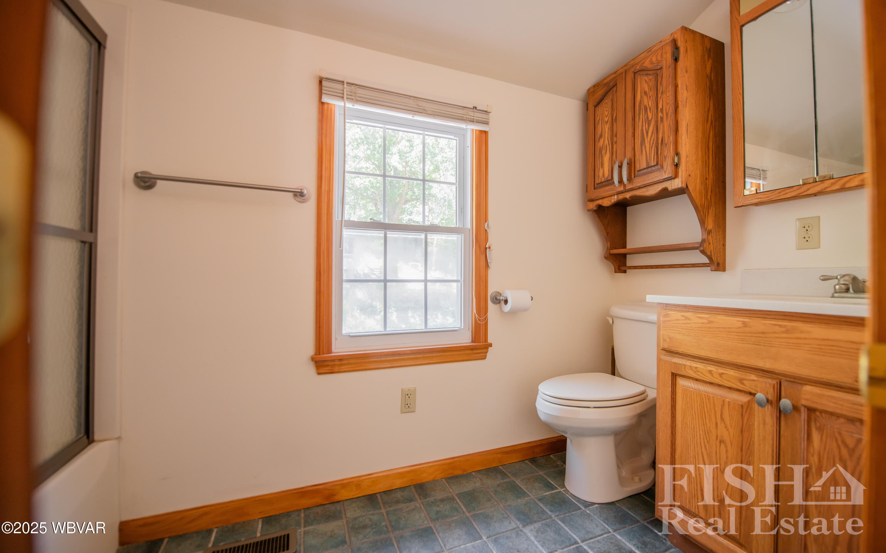 1557 Overbrook Road Williamsport, PA 17701 - Photo 17 of 18 2nd fl full bath