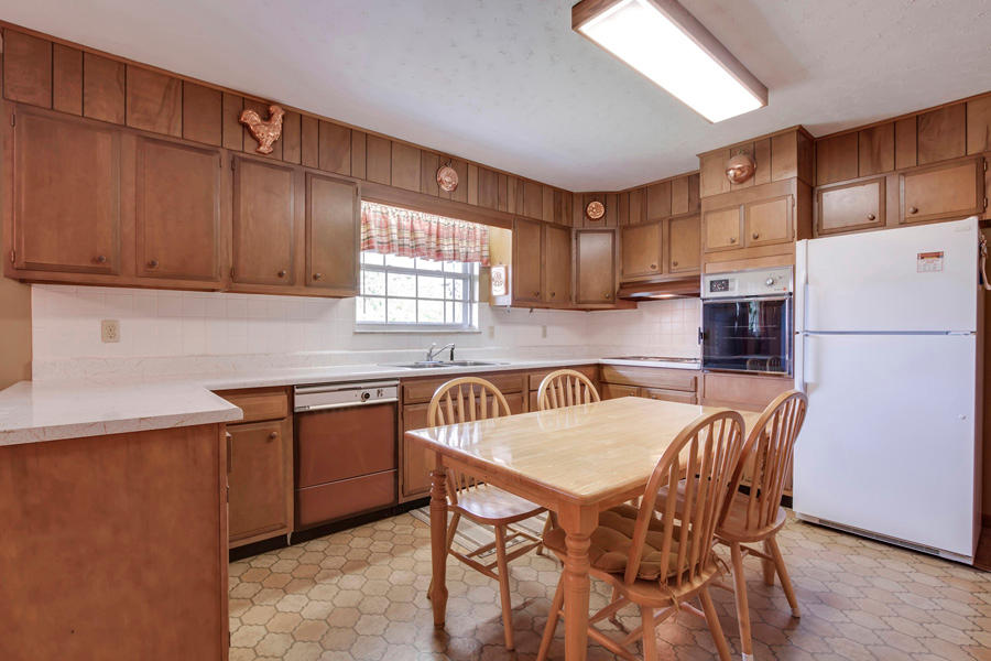 245 Clearfield Road Southwest Knoxville, TN 37922 - Photo 11 of 31 11_ClearfieldRoad_245_Kitchen01
