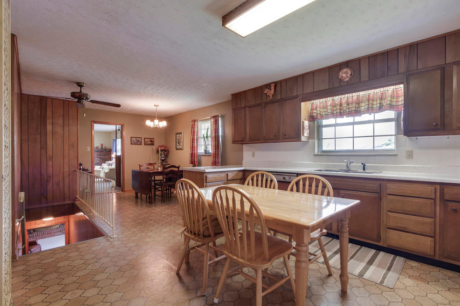 245 Clearfield Road Southwest Knoxville, TN 37922 - Photo 14 of 31 14_ClearfieldRoad_245_Kitchen04