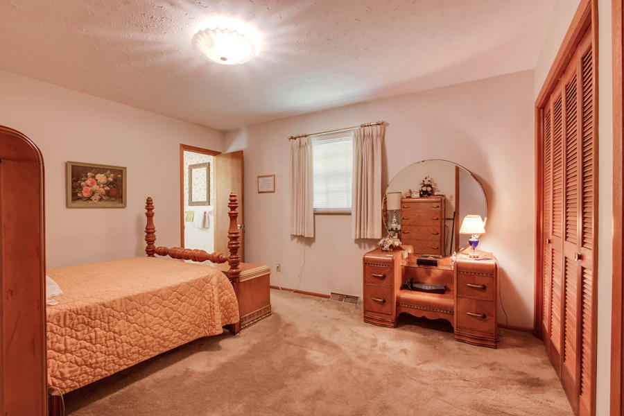 245 Clearfield Road Southwest Knoxville, TN 37922 - Photo 18 of 31 18_ClearfieldRoad_245_MasterBedroom01