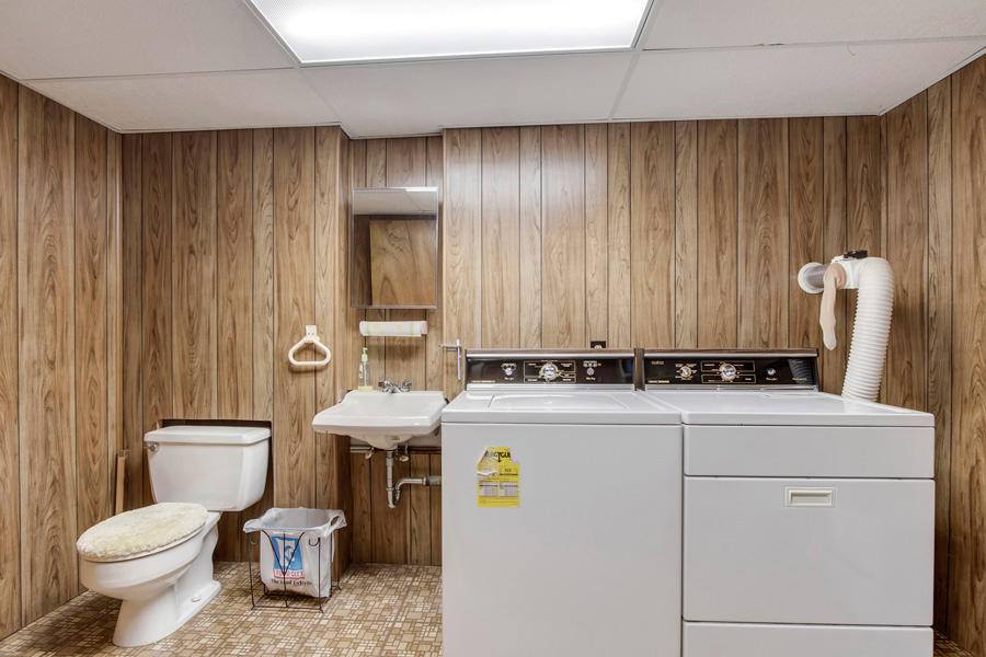 245 Clearfield Road Southwest Knoxville, TN 37922 - Photo 28 of 31 28_ClearfieldRoad_245_Laundry