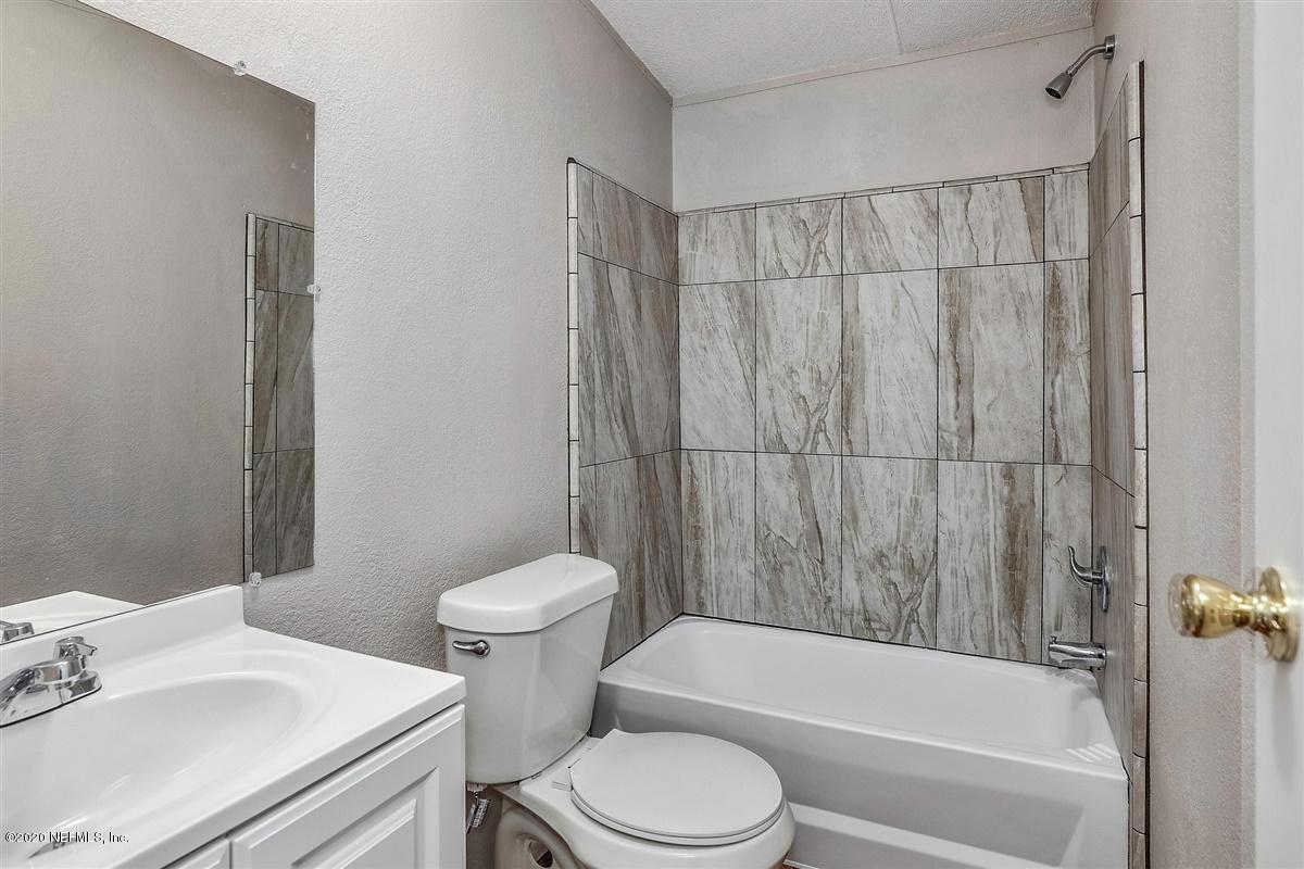 2610 Myrtle Loop Middleburg, FL 32068 - Photo 11 of 17 12-Bathroom