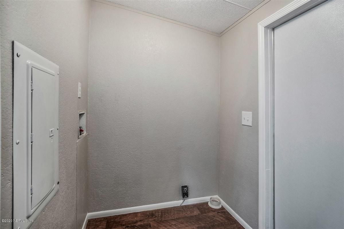 2610 Myrtle Loop Middleburg, FL 32068 - Photo 12 of 17 13-Laundry Room