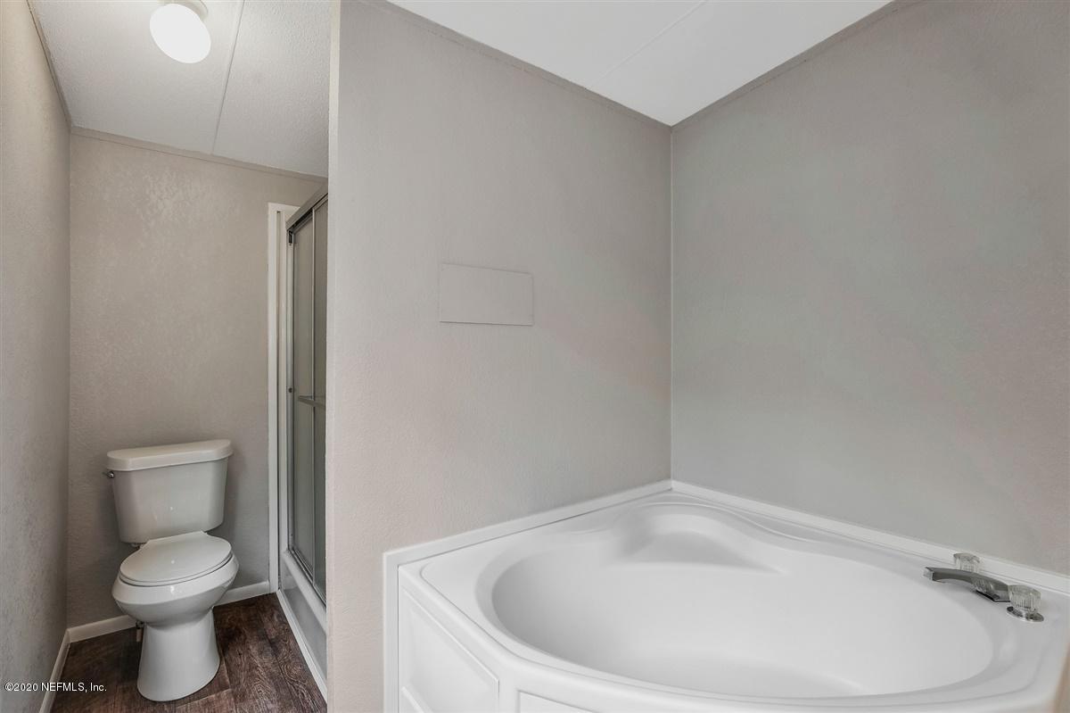 2610 Myrtle Loop Middleburg, FL 32068 - Photo 4 of 17 05-Master Bathroom
