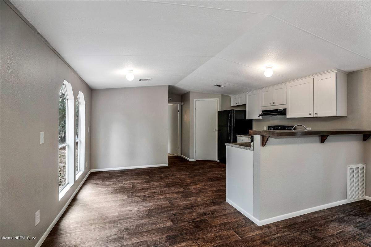 2610 Myrtle Loop Middleburg, FL 32068 - Photo 5 of 17 06-Kitchen & Dining Area