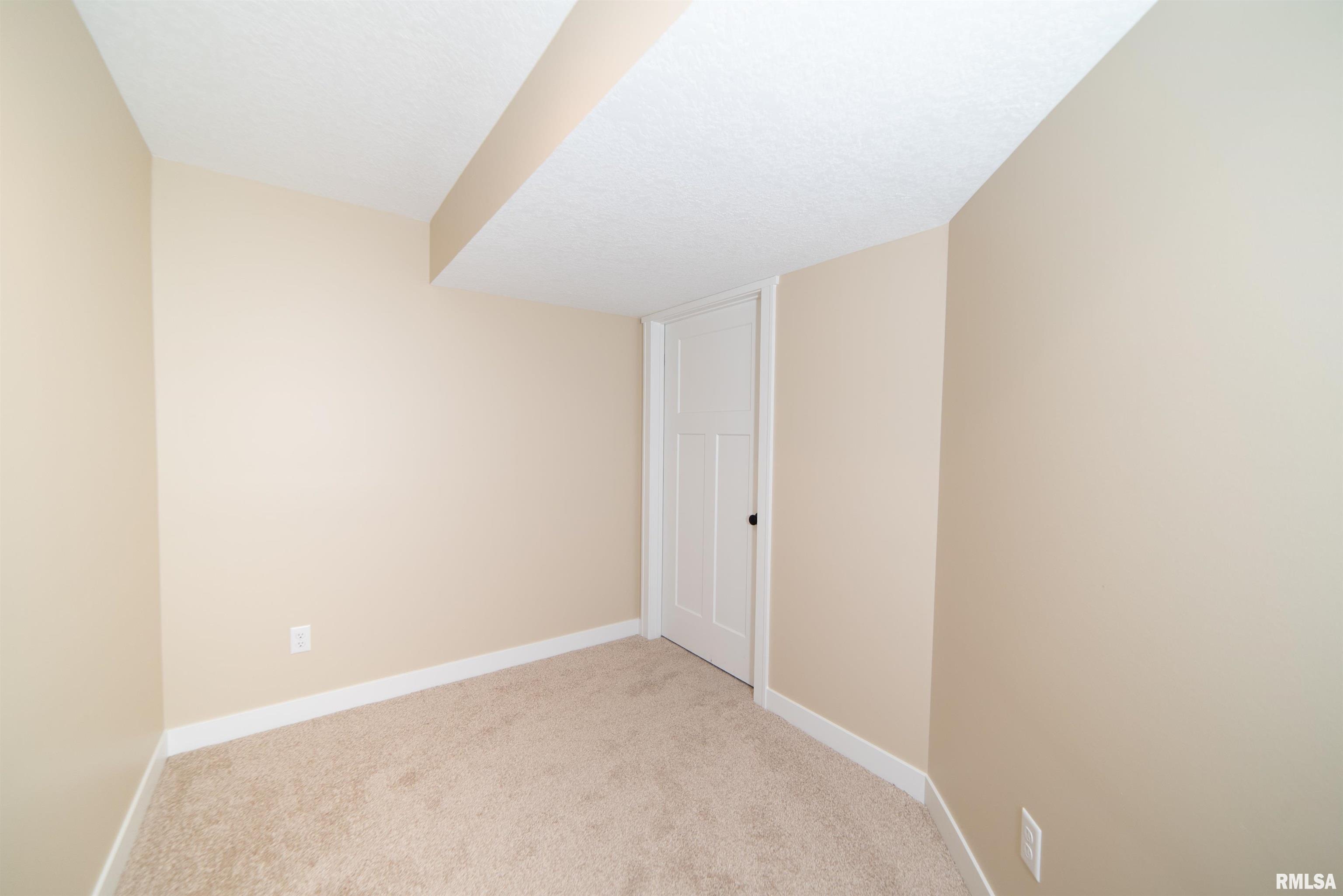 1324 L Springbrook Lane, Unit L DeWitt, IA 52742 - Photo 39 of 46 Gallery Image 39