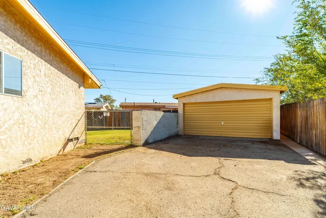 $374,900 | 702 West Ave H9, Lancaster, CA 93534