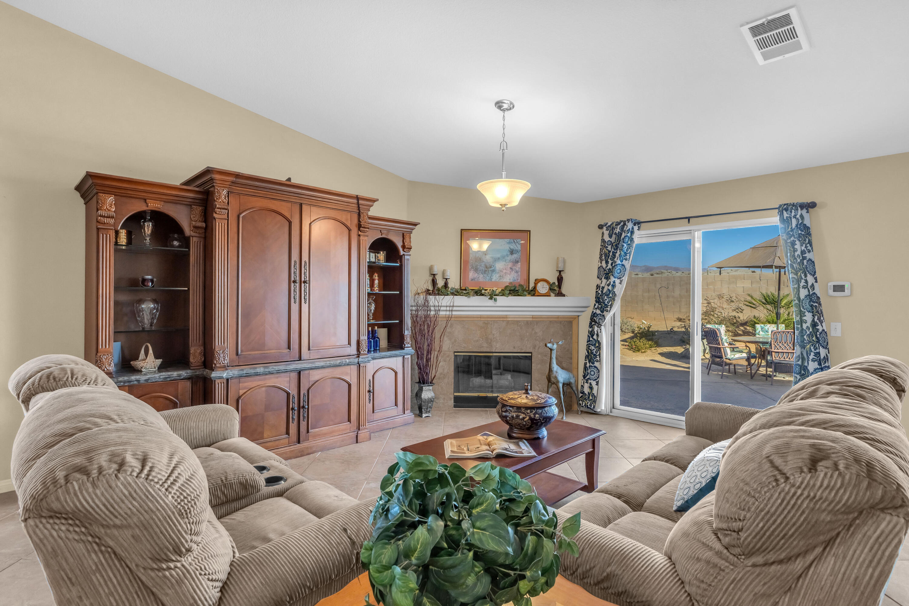 83480 Firecliff Court Indio, CA 92203 - Photo 6 of 61 IMG_7666