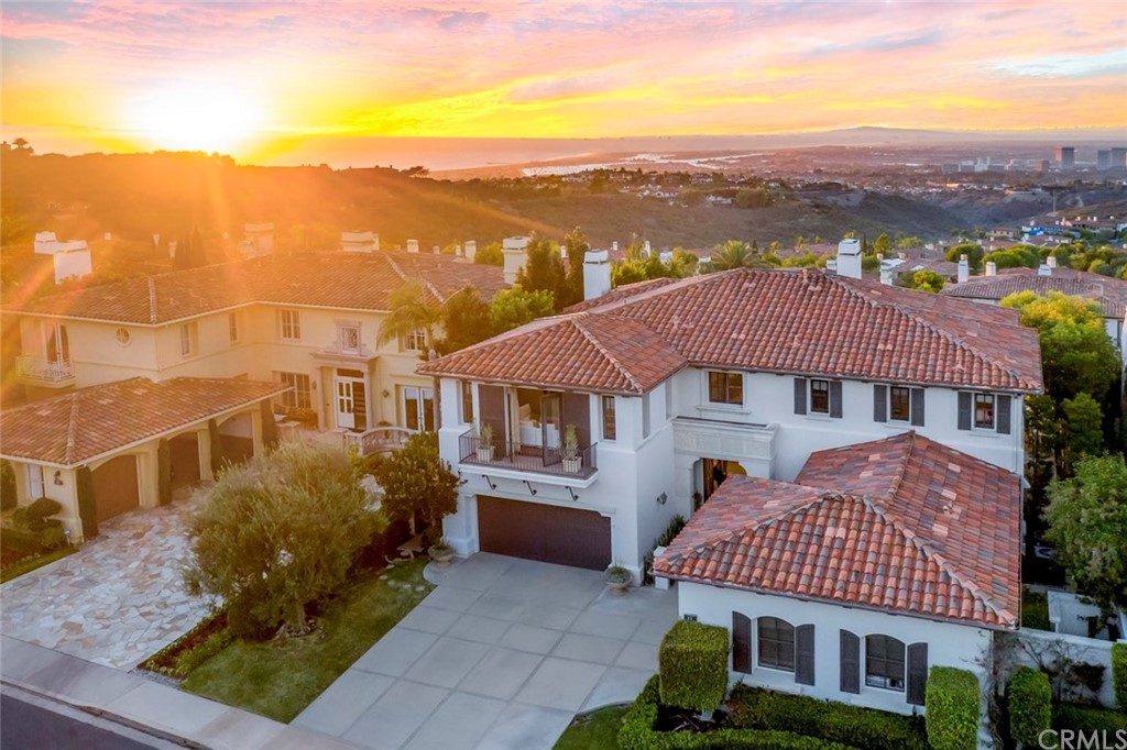 11 Vista Luci Newport Coast, CA 92657 - Photo 4 of 63 a view of livingroom with furniture and workspace