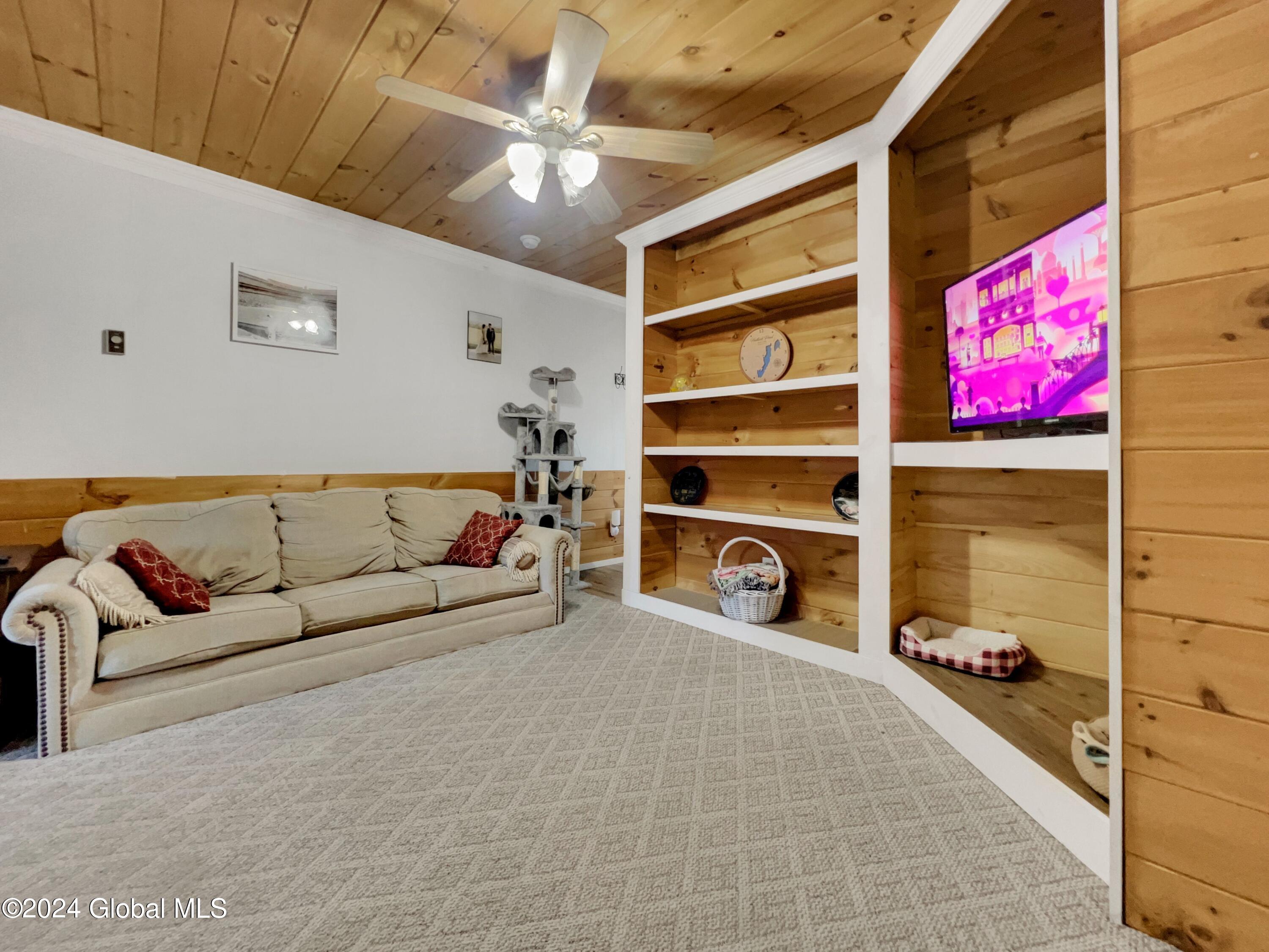 103 Vaughn Road Kingsbury, NY 12839 - Photo 17 of 28 Guest Quarters Living room