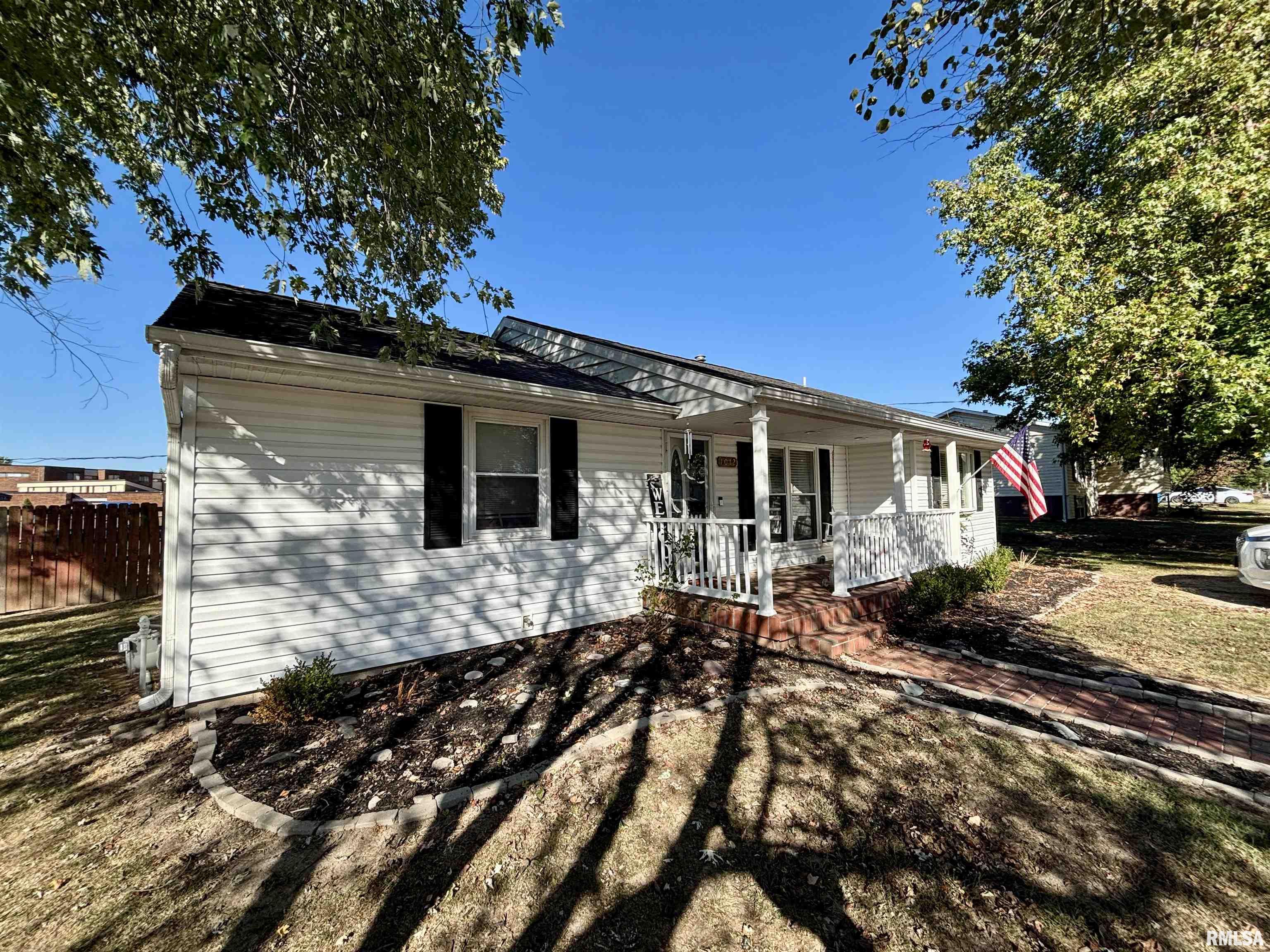 1012 West 4th Street Centralia, IL 62801 - Photo 2 of 20