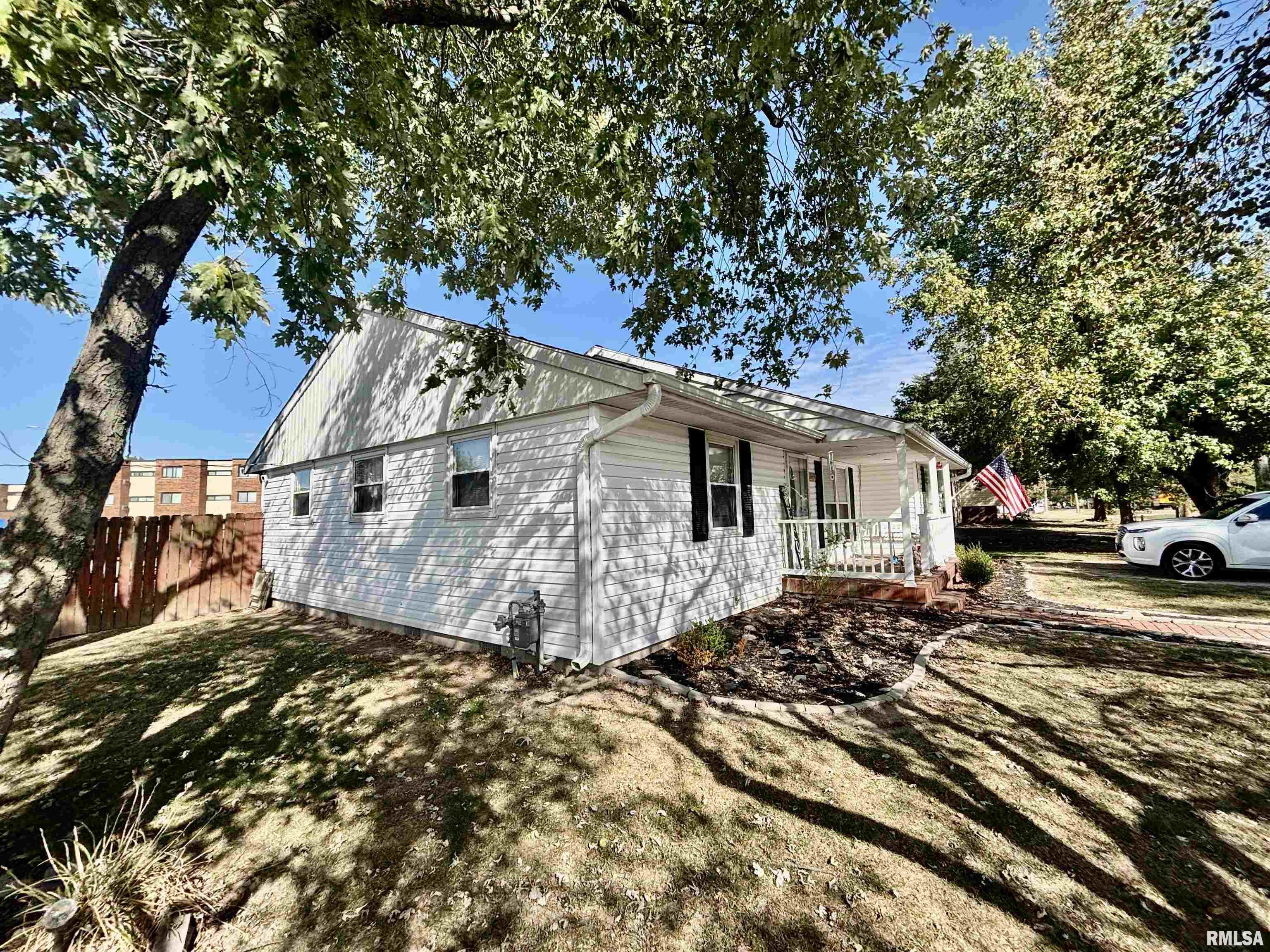 1012 West 4th Street Centralia, IL 62801 - Photo 4 of 20